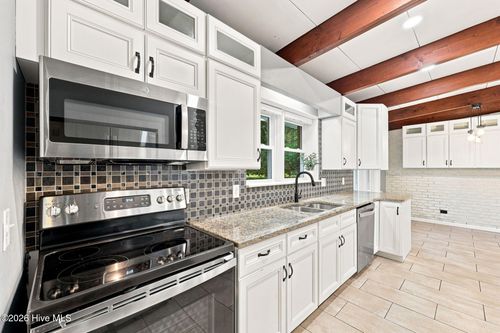 117 Lakeview Dr, Whispering Pines, NC, 28327-9409 | Card Image