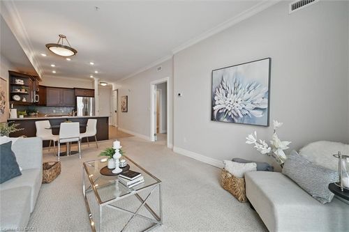 607-3290 New St, Burlington, ON, L7N1M8 | Card Image