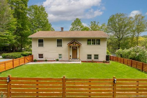23 Lakeview Dr, Holmes, NY, 12531-5531 | Card Image