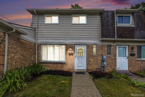 1381 Laurel Valley Dr, Waterford, MI, 48327-1621 | Card Image