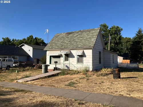 1209 Chestnut St, Milton-Freewater, OR, 97862-1136 | Card Image