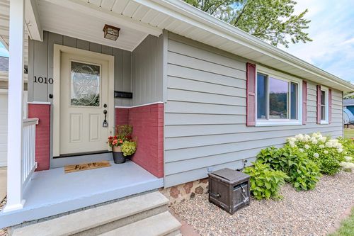 1010 Henrietta St, Wausau, WI, 54403-6340 | Card Image