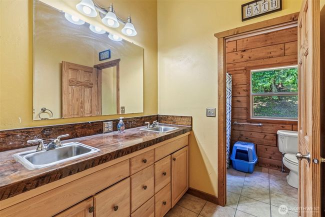 Upstairs full bath | Image 35