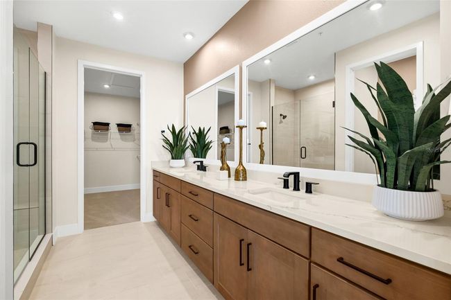 Model Owner's Bath | Image 22