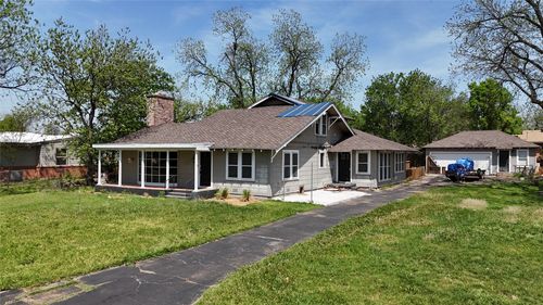 304 W Alameda St, Iowa Park, TX, 76367-1614 | Card Image