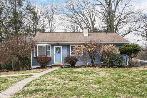 1071 Crest Dr, Crescent, PA, 15046-5076 | Card Image