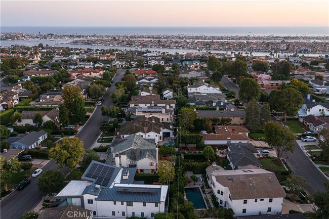 411 Snug Harbor Rd, House other with 5 bedrooms, 5 bathrooms and 3 parking in Newport Beach CA | Image 52