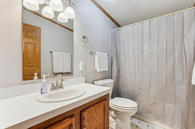 main bathroom | Image 13