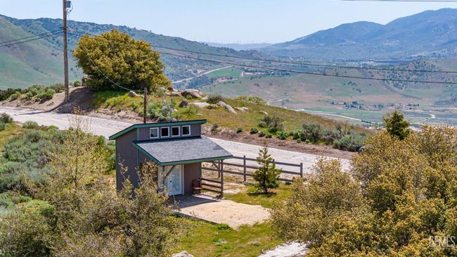 26501 Skyline Dr, House other with 3 bedrooms, 3 bathrooms and null parking in Tehachapi CA | Image 56