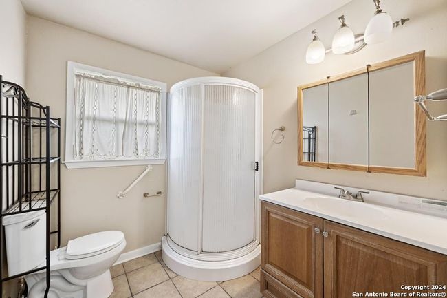 3420 Junction Hwy, House other with 2 bedrooms, 2 bathrooms and null parking in ingram TX | Image 13