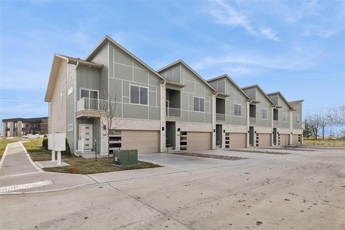 15540 Rocklyn Cir, Urbandale, IA, 50323 | Card Image