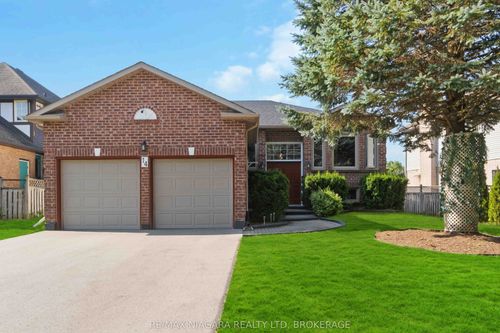 14 Meadowbrook Lane, Fonthill, ON, L0S1E4 | Card Image