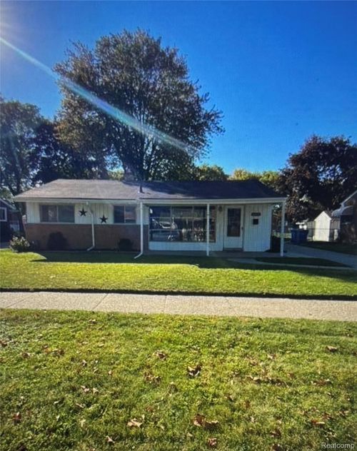 32471 Saint Annes Dr, Warren, MI, 48092-1217 | Card Image