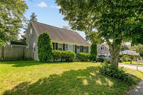 62 Beachmount Ave, Bristol, RI, 02809-1507 | Card Image