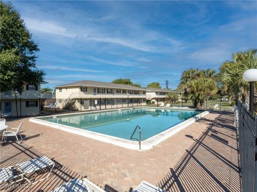 e8-3325 Airport Rd N, NAPLES, FL, 34105-2826 | Card Image