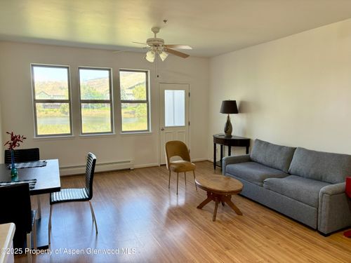 712 Lakeside Dr, Basalt, CO, 81621-8402 | Card Image