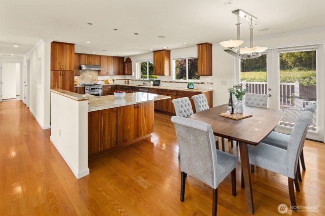 Space for everyone in this beautiful kitchen | Image 11