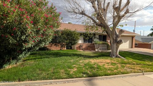 352 Crestmont Dr, El Paso, TX, 79912-5312 | Card Image