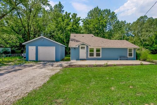 18 Murray Rd, Pleasant Hill, MO, 64080-1559 | Card Image