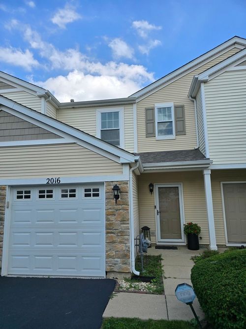 0-2016 Limestone Ln, Carpentersville, IL, 60110-1239 | Card Image