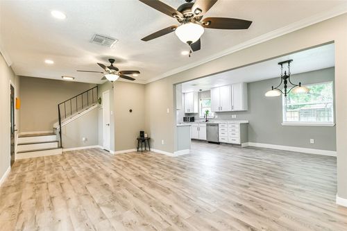 207 Woodvale Dr, League City, TX, 77573-1646 | Card Image