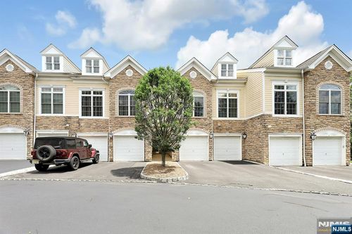 4 Sweeney Ct, Montvale, NJ, 07645-1737 | Card Image