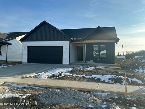 5032 Easton Dr, Oregon, OH, 43616-3024 | Card Image