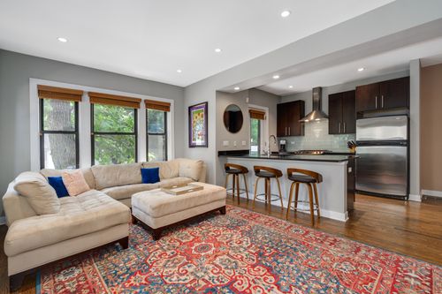 apt-1e-1714 W Grace St, Chicago, IL, 60613-0320 | Card Image