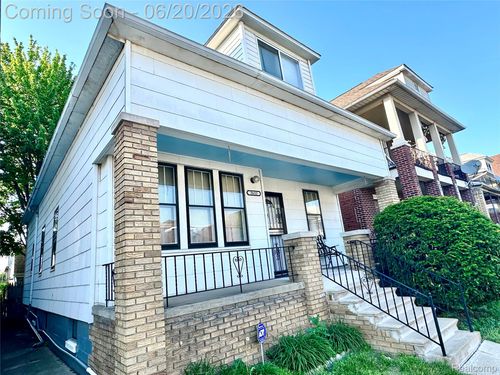 2633 Commor St, Hamtramck, MI, 48212-3002 | Card Image