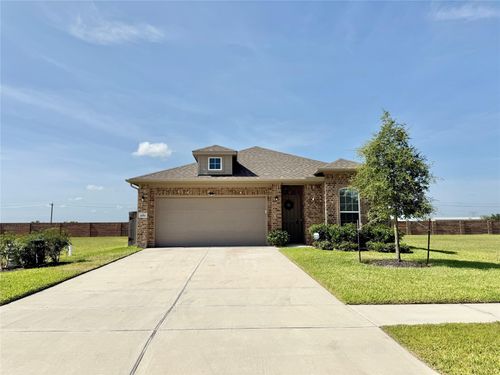 1951 Middle Pass Ln, Angleton, TX, 77515-1122 | Card Image