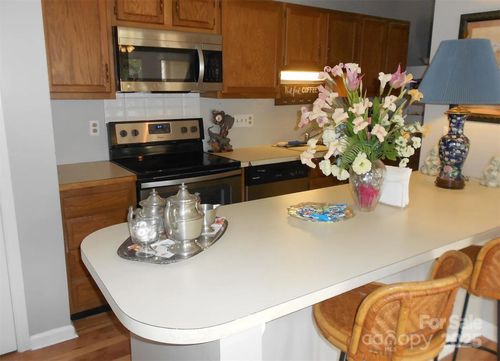 6148 Meadow Rose Ln, Charlotte, NC, 28215-3680 | Card Image