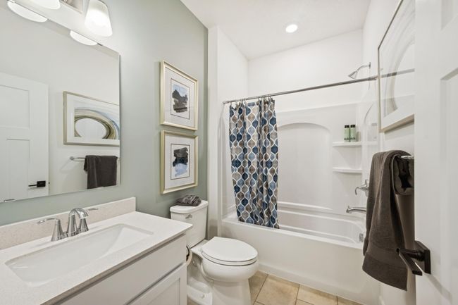 Photo is of the actual model. The secondary bath! | Image 16