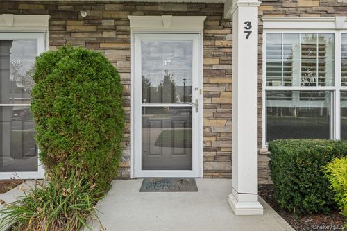 37 Weatherby Ln, Central Islip, NY, 11722-4549 | Card Image