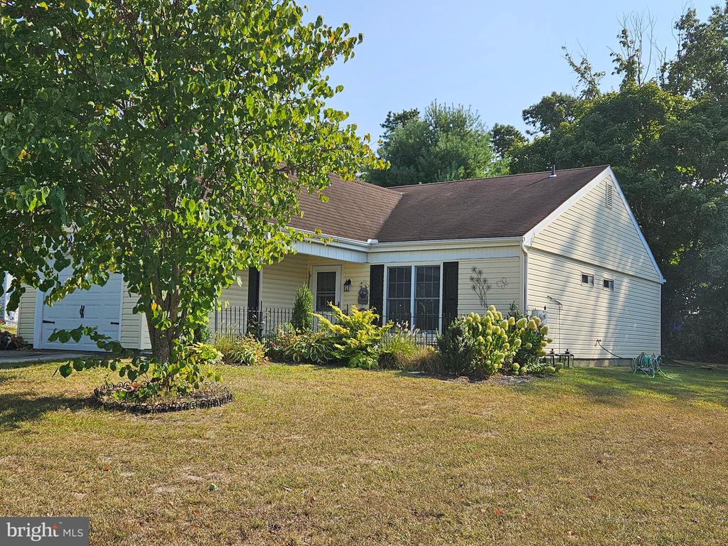 New Castle Dr, Southampton, NJ 08088