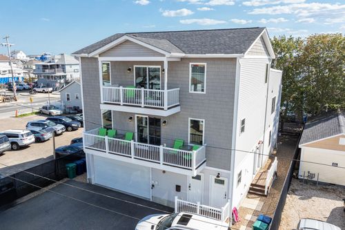 2-3 Perkins Ave, Hampton, NH, 03842-3232 | Card Image