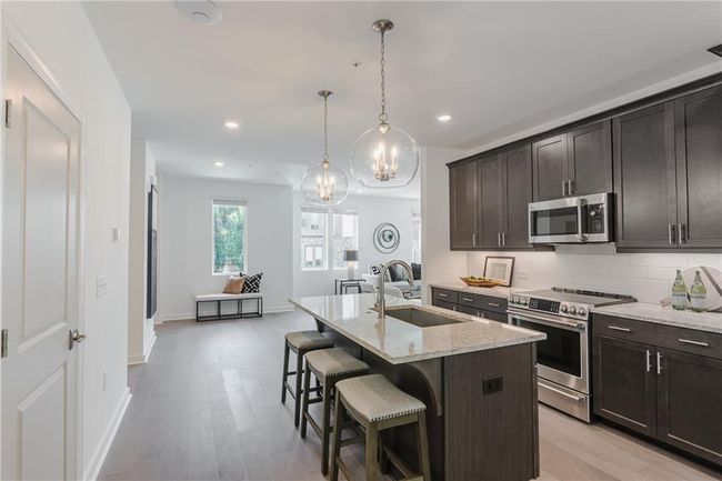 APT-1813 - 371 Grant Cir Se, Condo with 2 bedrooms, 2 bathrooms and null parking in Atlanta GA | Image 8
