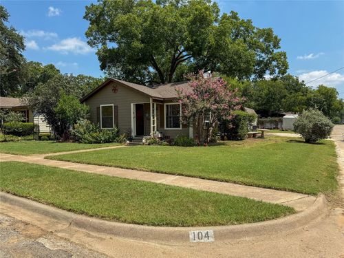 104 Dixon St, Cleburne, TX, 76033-9020 | Card Image