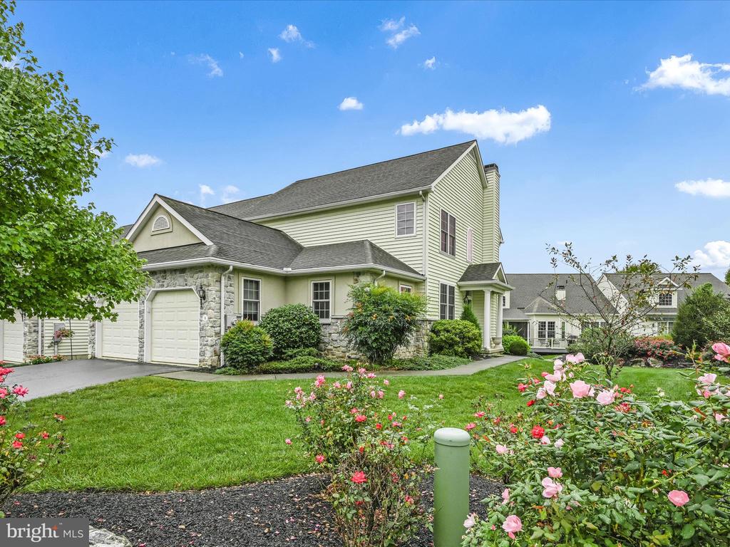 Red Leaf Ln, Lancaster, PA 17602