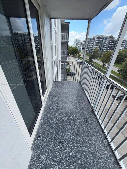 524-16950 W Dixie Hwy, North Miami Beach, FL, 33160-3777 | Card Image