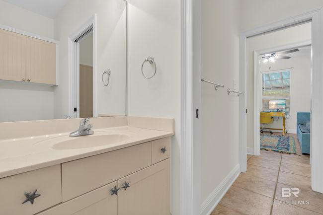 Jack and Jill Bathroom | Image 38