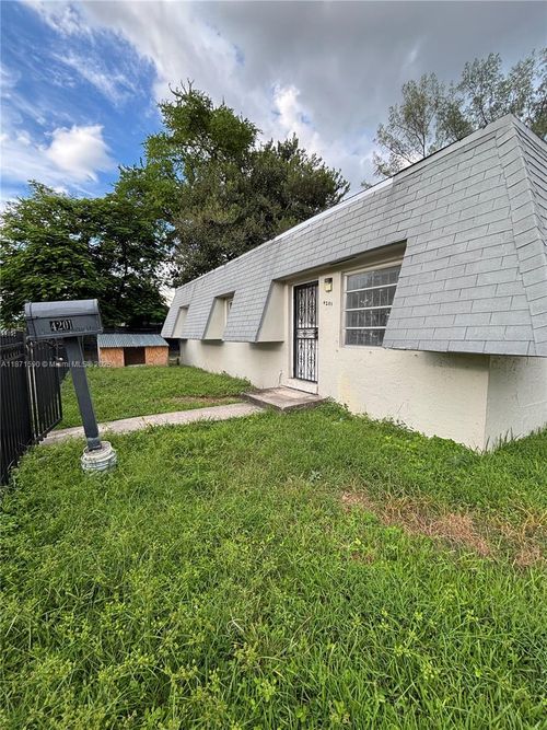 4201 Nw 25th Ave, Miami, FL, 33142-4505 | Card Image