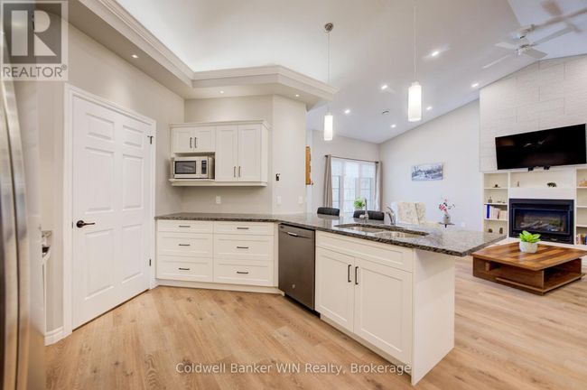 103 Broomers Crescent, Townhouse with 2 bedrooms, 2 bathrooms and 3 parking in Wellington North (Mount Forest) ON | Image 18