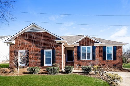 3200 Fairington Dr, Indian Trail, NC, 28079-9416 | Card Image