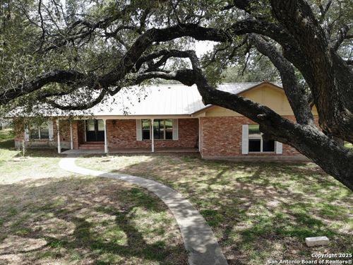 341 Malone Dr, Devine, TX, 78016-1007 | Card Image