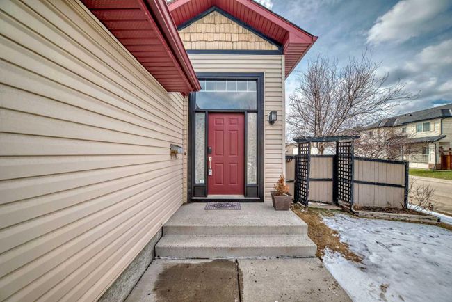 4 Martha's Meadow Place Ne, Home with 4 bedrooms, 2 bathrooms and 2 parking in Calgary AB | Image 4