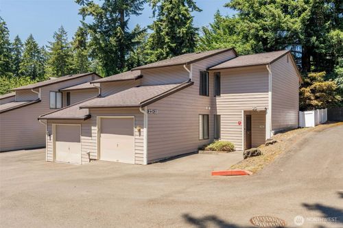 23-1555 Union Ave Ne, Renton, WA, 98059-3966 | Card Image