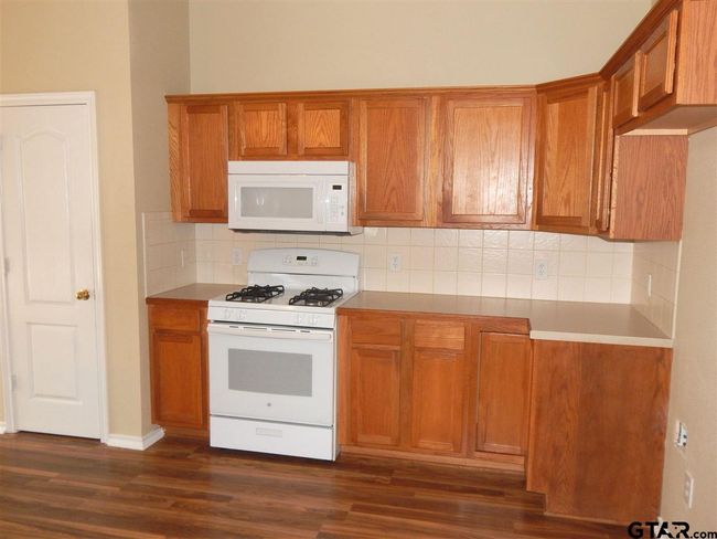 5637 Mustang Trl, House other with 3 bedrooms, 2 bathrooms and null parking in Tyler TX | Image 13