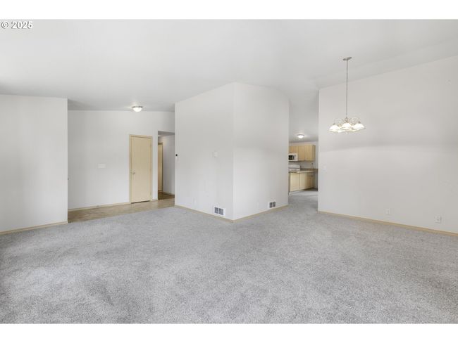 5580 Franklin Blvd, House other with 3 bedrooms, 2 bathrooms and 2 parking in Eugene OR | Image 10