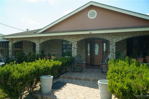 711 Cerralvo Ave, Roma, TX, 78584-8180 | Card Image