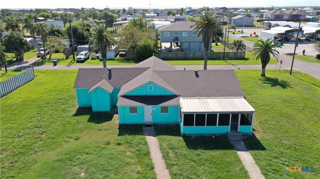 312 W Jefferson Avenue, House other with 4 bedrooms, 2 bathrooms and null parking in Port O'Connor TX | Image 4